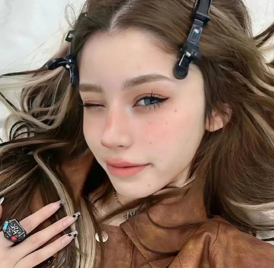 秋霞